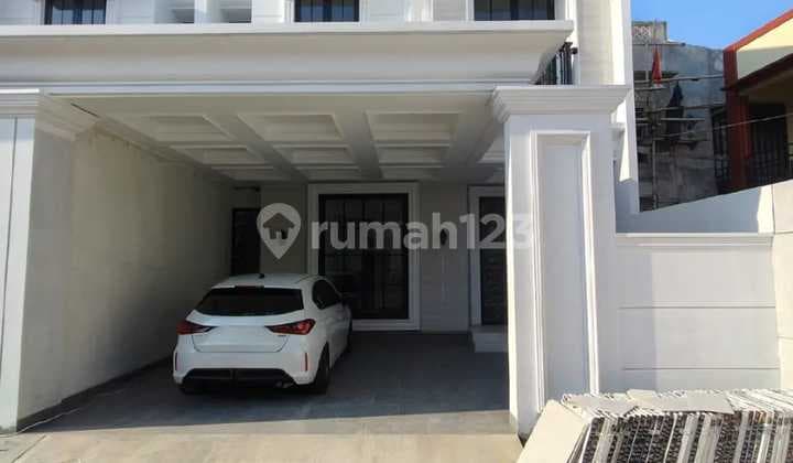 BRAND NEW HOUSE MODERN CLASSIC DALAM CLUSTER .