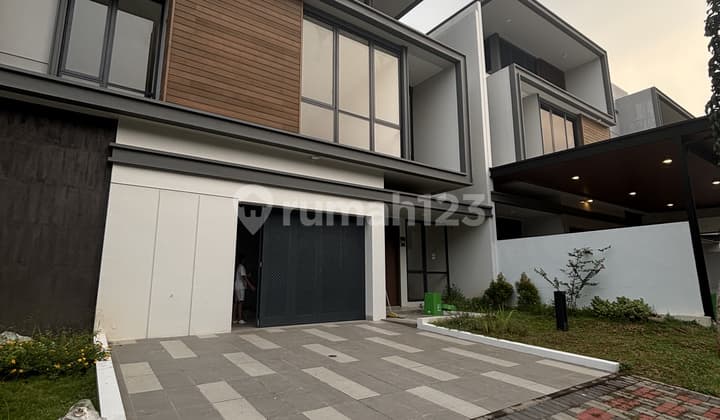 Best Deal. Jarang Ada! Rumah Atherton 3 Lantai di Kota Wisata