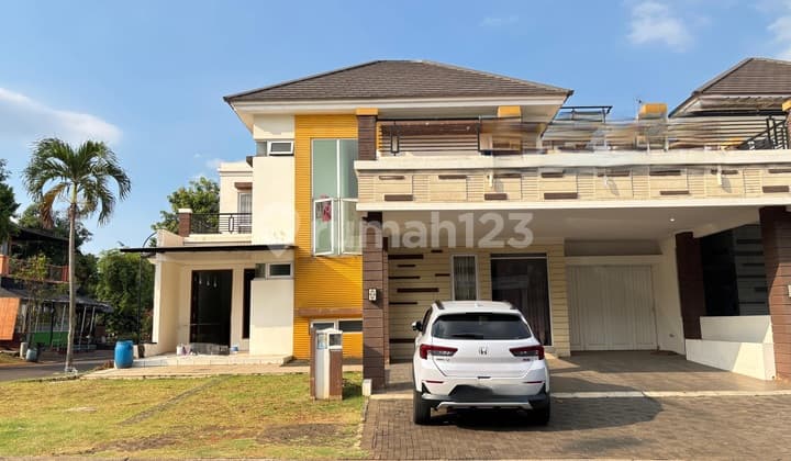 Rumah Besar, Hoek di Kota Wisata Cibubur