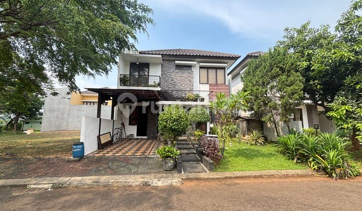 Rumah Villa Hadap Taman di Legenda Wisata