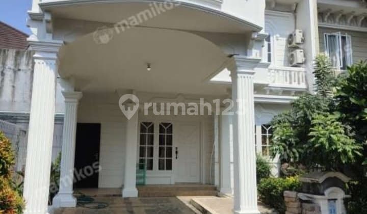 Spacious 2-Story House Facing Park in Kota Wisata
