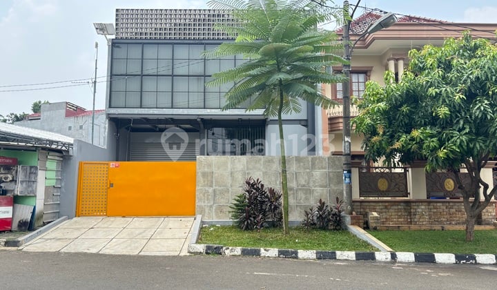 Gudang Luas 220M2 di Jl. Raya Cendana Limus Pratama Cileungsi