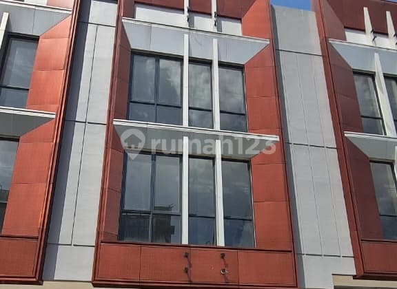 Ruko Front Row 3 Lantai Kota Wisata