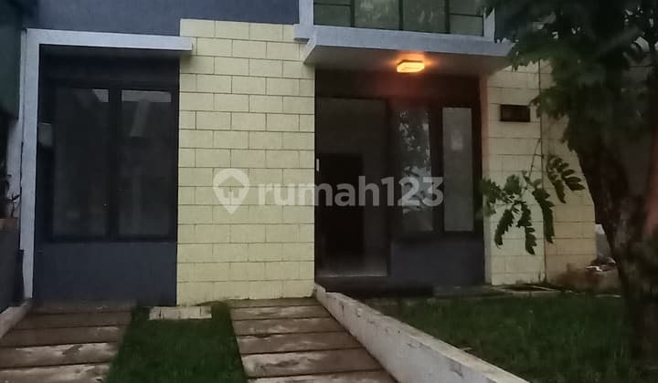 Turun Harga !! Rumah Satu Lantai Kondisi Bagus di Vida Bekasi