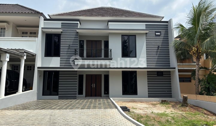 Rumah Luas Brand New Hadap Taman di Kota Wisata Cibubur