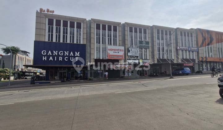 Ruko 3 Lantai di Commpark Kota Wisata