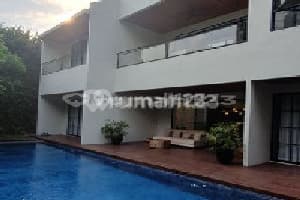 Rumah Villa di Jl Rambai Kebayoran Baru, Jakarta Selatan