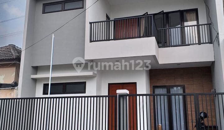 Permata Safira Surabaya Rumah Gress 2 Lantai Semi Furnish