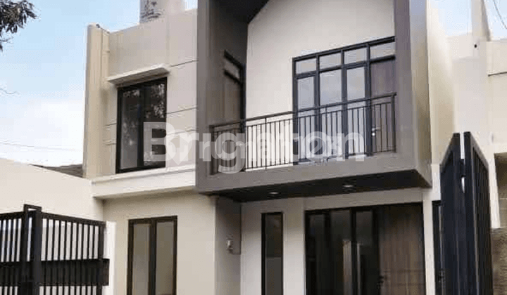 RUMAH 2LANTAI LEBAR 8, DI PANDUGO, BARUK, RUNGKUT, TROPIS SCANDINAVIA