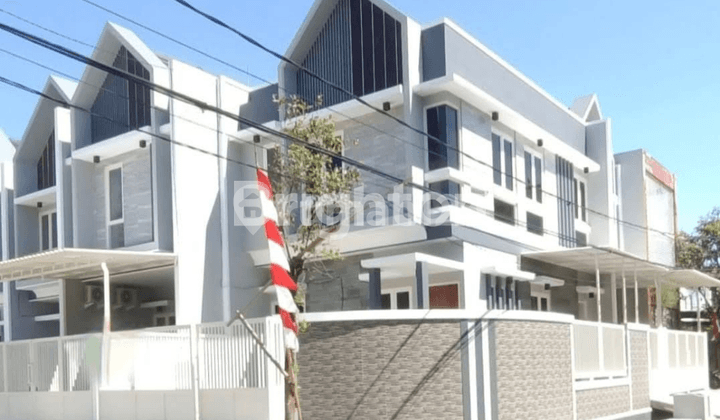 RUMAH DI TENGGILIS, JEMURSARI, SANGAT DEKAT RAYA PRAPEN, ROW 5 MOBIL LUEBARRR POLLL