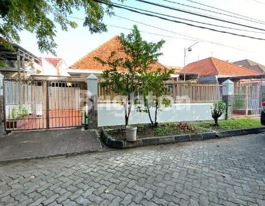 Rumah Terawat Siap Huni Jl Kelabat, Petemon Surabaya