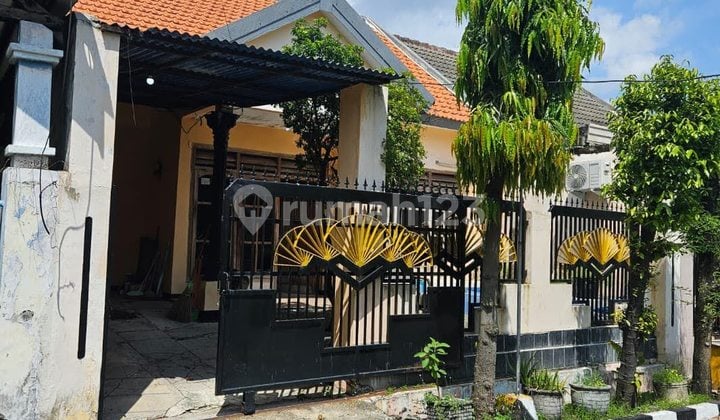 Satelit Menganti, Gresik 2 Lantai Row Jalan Dilalui 2 Mobil