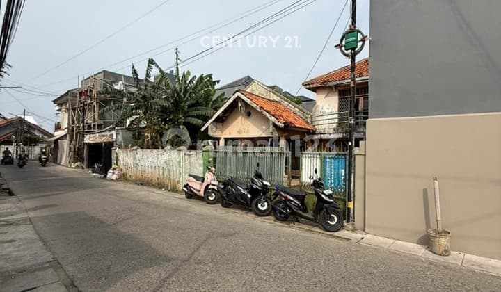 Dijual Rumah Hitung Tanah Lokasi Strategis Di Ciledug