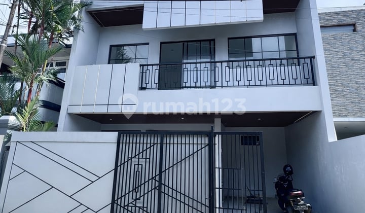 Rumah Jakarta Barat Palem Lestari 3 Lantai