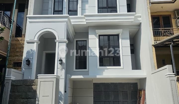 Lux House in Graha Family Surabaya