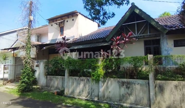 Quick sale of strategic house for only 1.75 billion in Griya Loka, BSD City.