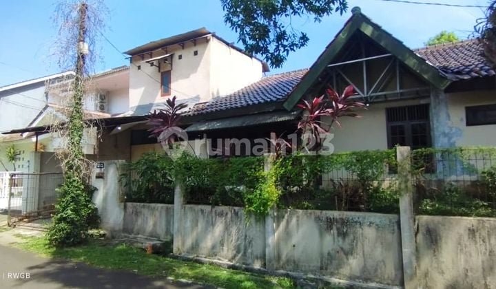 Quick sale of strategic house for only 1.75 billion in Griya Loka, BSD City.