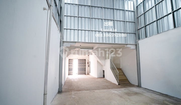 Roa Malaka Warehouse, Old Town, 500 sqm, roadside.