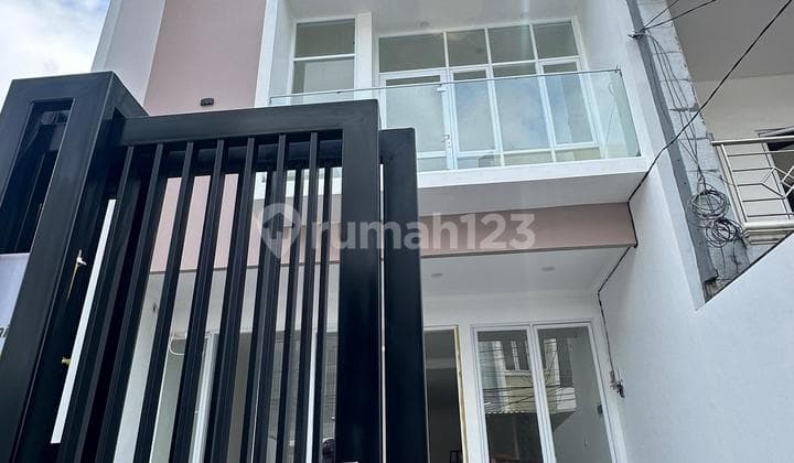 Rumah Brandnew 3 Lantai di Kelapa Gading Jakarta Utara