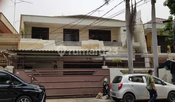 Rumah di Pluit Karang Sari Jalan untuk 4 Mobil