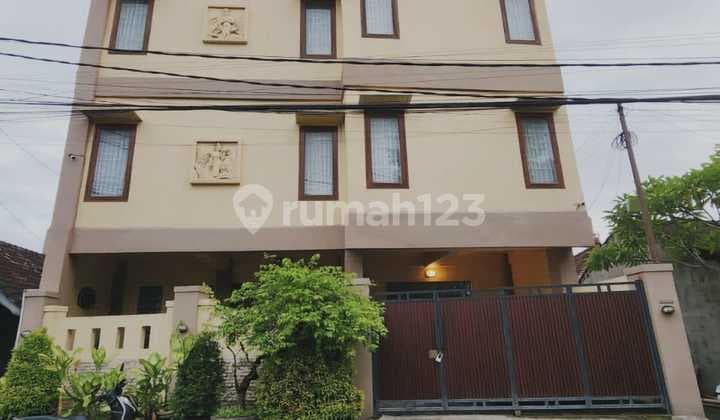 Villa 4 Lantai Siap Pakai Dekat Pantai Batubolong Canggu