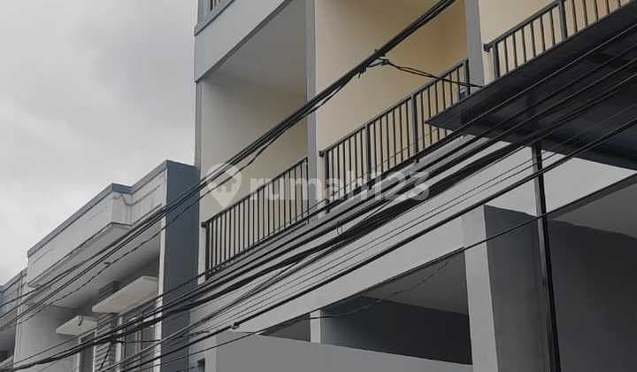 Rumah Baru 3.5 Lantai Siap Huni