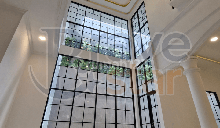 Rumah Sangat Mewah 3 Lt , Luas 700M Siap Pakai