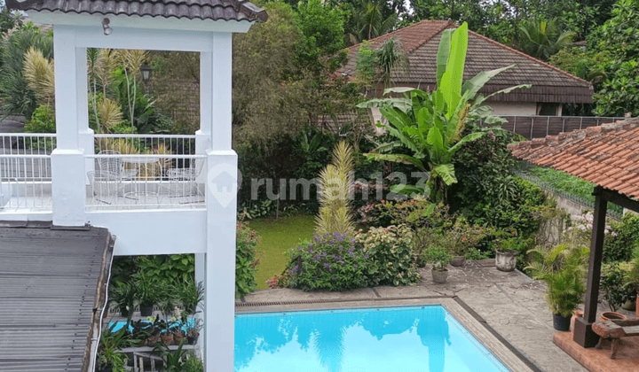 Di Jual Rumah Ada Kolam Renang di Komplek Cipaku Indah