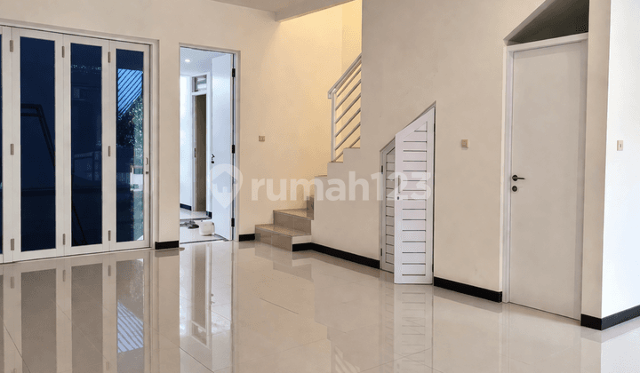 Di Sewakan Rumah Taman Kopo Indah V Pinewood, One Gate System