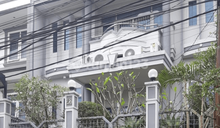 Di Jual Rumah Babakan Jeruk 3, Mewah,2 Lt, Basement, Dekat Tol