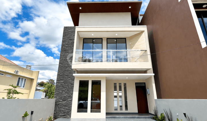 Di Jual Rumah Modern 3 Lantai Daerah Dago, One Gate System
