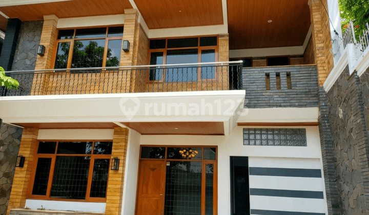 Jarang Ada! di Jual Rumah Holis Regency, 2 Lantai, Lingkungan Nyaman