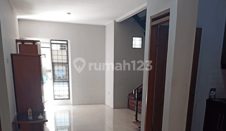 Di Sewakan Rumah Sayap Pajajaran. 3+1 Kamar Tidur, 3 Kamar Mandi