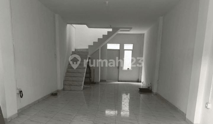 Di Sewakan Ruko Sayap Burangrang Mainroad, 3,5 Lantai