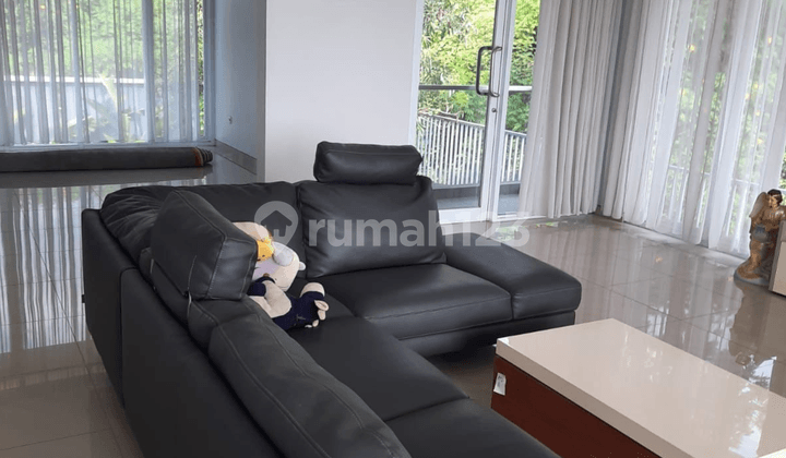 Di Jual Rumah Resor Dago Pakar, 3 lantai, Luas, Nyaman,