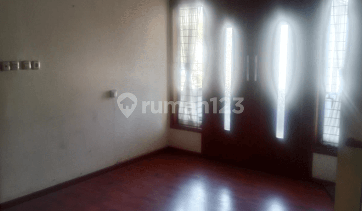 Di Sewakan Rumah 2 Lantai, Komplek Buah Batu Regency 4+1 Kamar Tidur