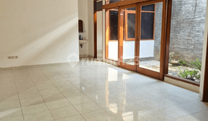 For Rent: Singgasana House, One Gate System, Comfortable Neighborhood