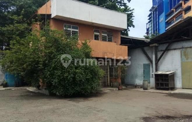 Warehouse on Lodan Raya Street, very strategic highway location, affordable.