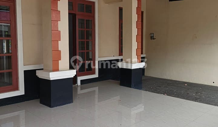 For Sale Immediately House, Minimal Renovation, Move-In Ready, Land 144, Width 8, South, Wide Road, Flood-Free, Near Toll Gate Access, Banjar Wijaya.