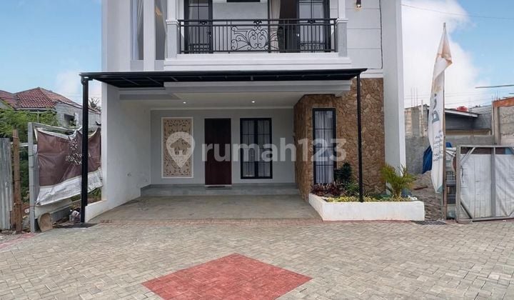 RUMAH MEWAH MINIMALIS TOWNHOUSE DEKAT TOL KUKUSAN