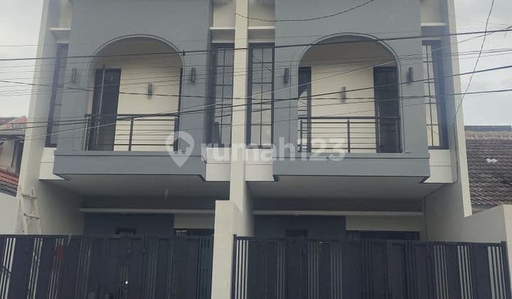 Rumah Baru Minimalis Modern di Nirwana Eksekutif Surabaya Selangkah ke Raya Merr