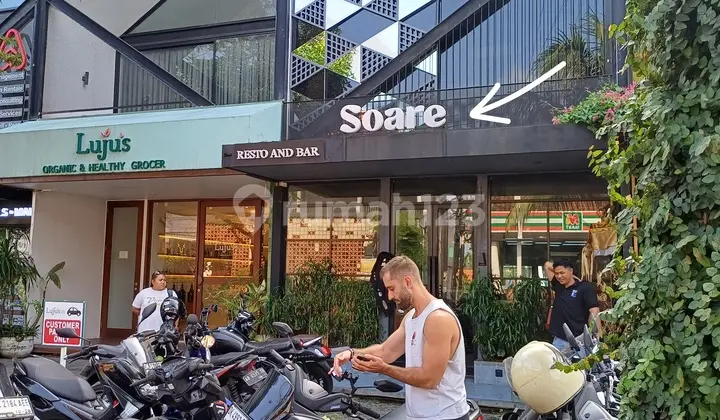 Canggu Semat Shophouse Near the Beach and Beachclub