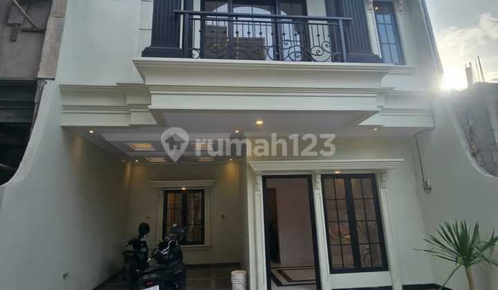 Rumah Mewah 3 Lantai Amrika Kalsik Elegan Tinggal Masuk