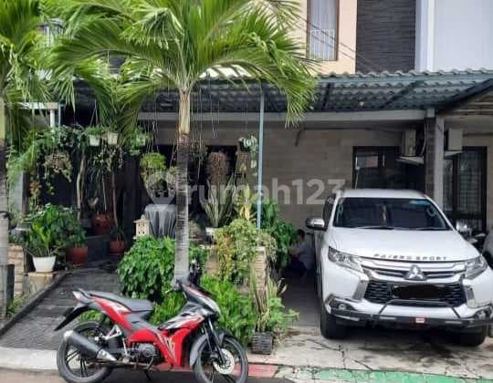 Rumah Bagus Dan Nyaman Siap Huni Dengan 5 Kamar Di Pusat Kota Bekasi