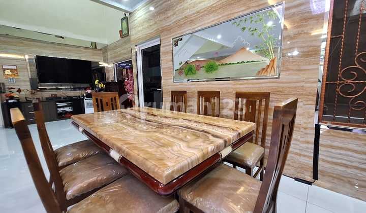 Di Jual Rumah Mewah Ditaman Royal