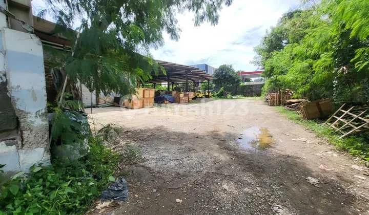 For sale, land only calculated below NJOP on Jl. Raya Daan Mogot.