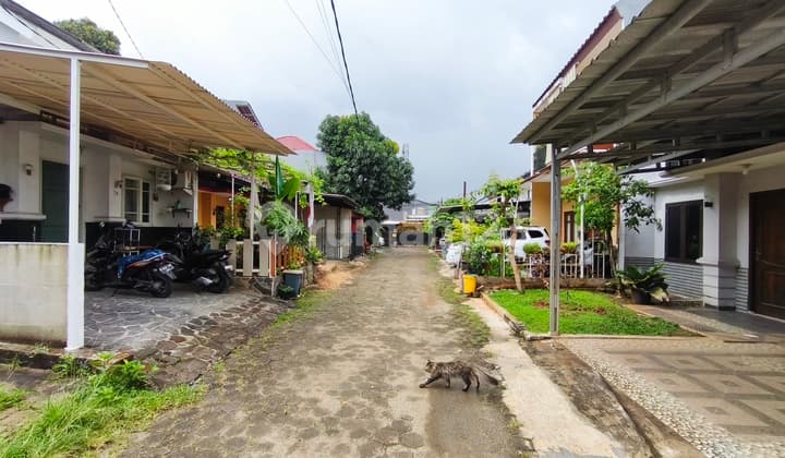 Dijual Rumah Putih Clasic Di Legoso Ciputat Strategis