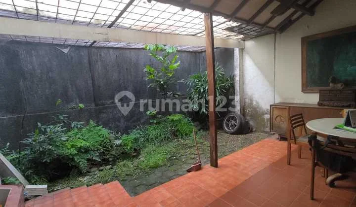 For Sale: Strategic Complex House Near MRT and Veteran Toll Road