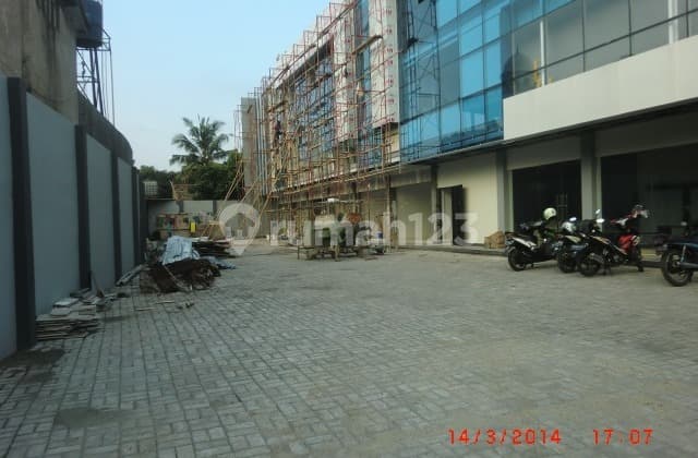 Dijual Ruko Siap Huni 3 Lantai Lokasi Strategis