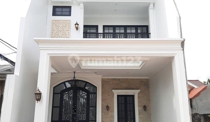 Rumah Mewah Megah di Tugu Tanah Baru Beji Depok Perbatasan Jakarta Selatan